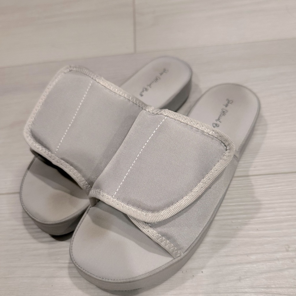 Pillow like platform flats